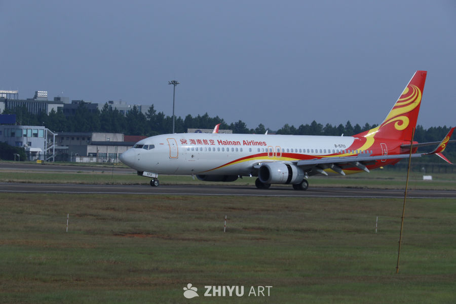 海南航空飞机准备起飞