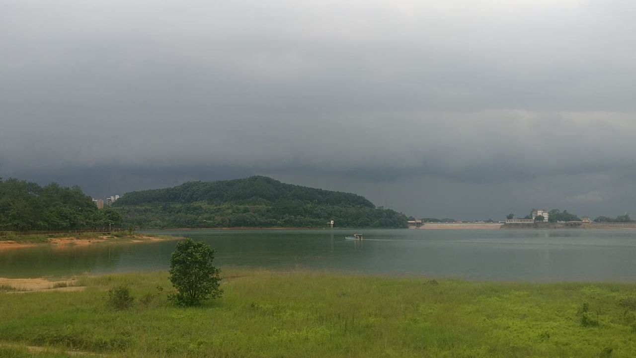 黑云压城