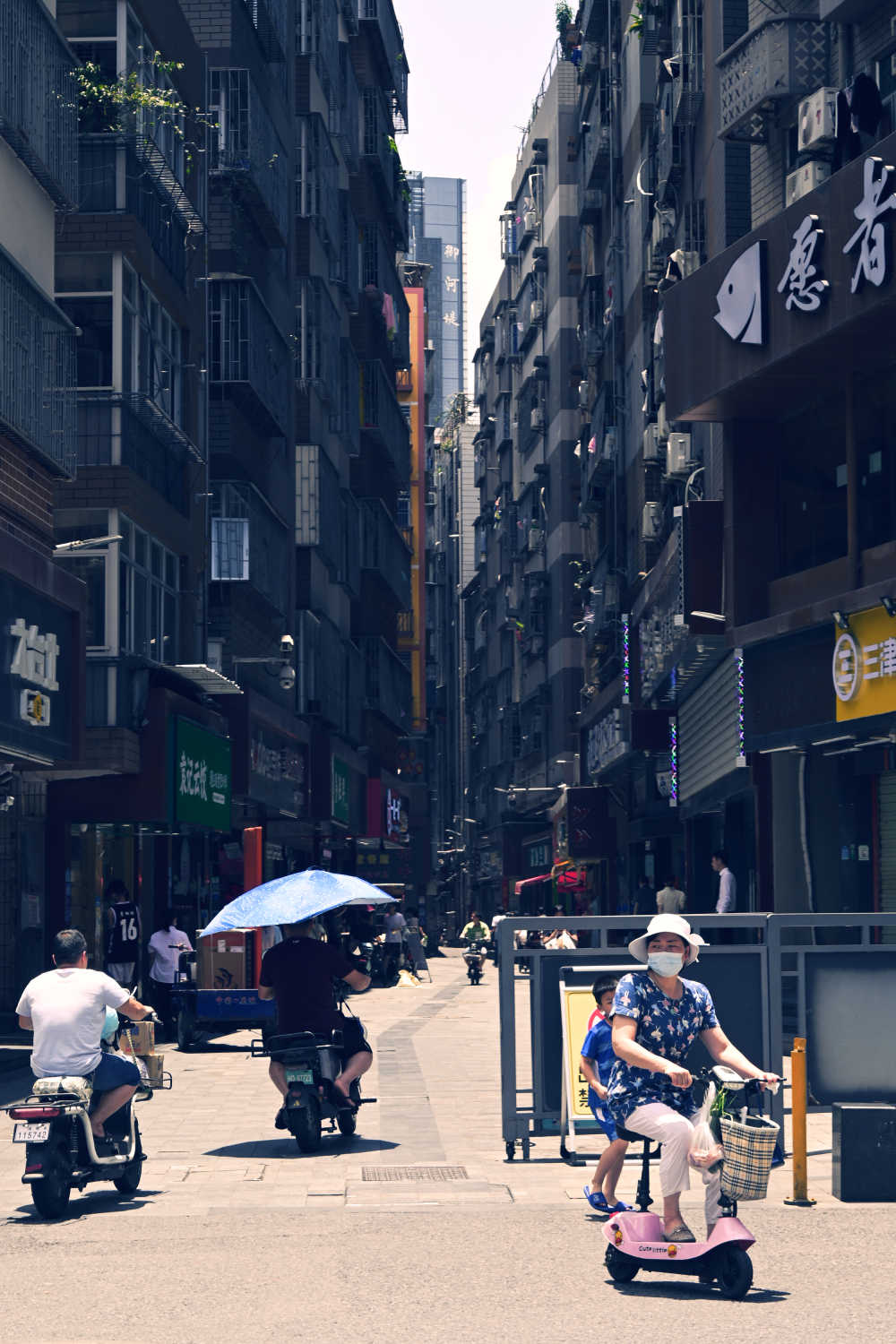 压抑的街道