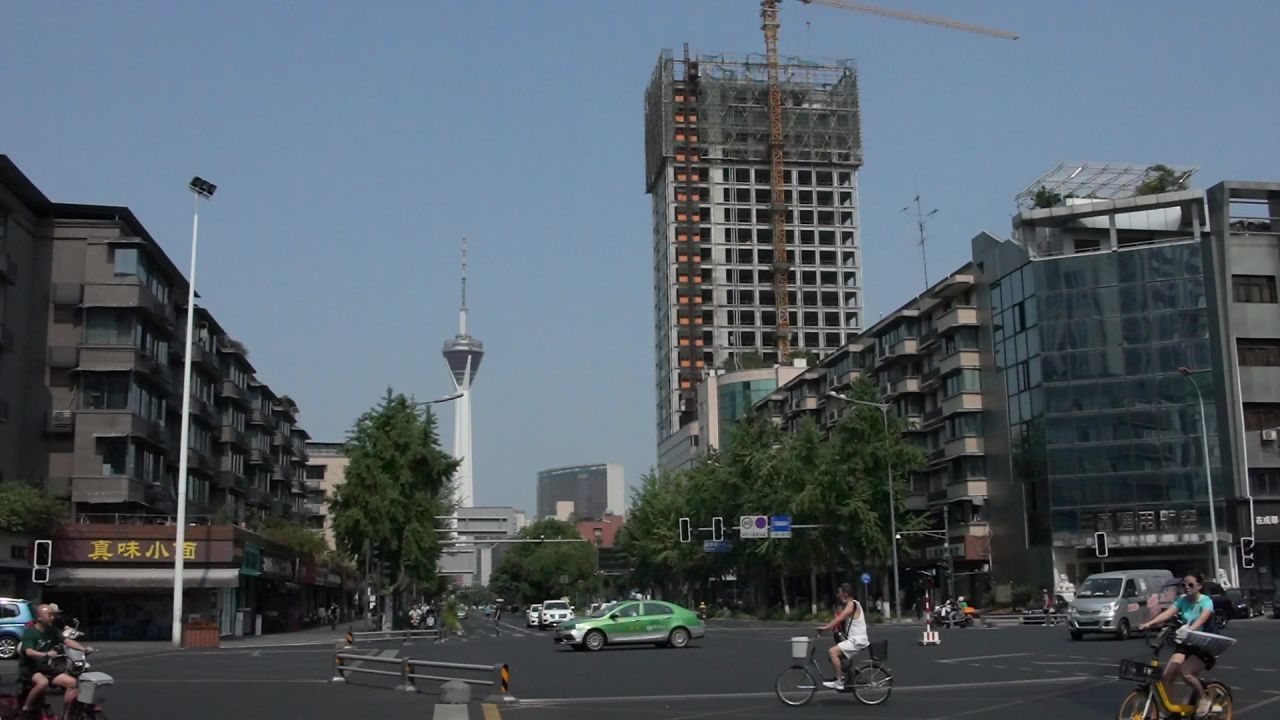 晴天下的四川电视塔