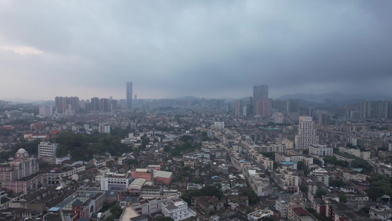 城市极端天气暴雨来袭航拍广东中山  