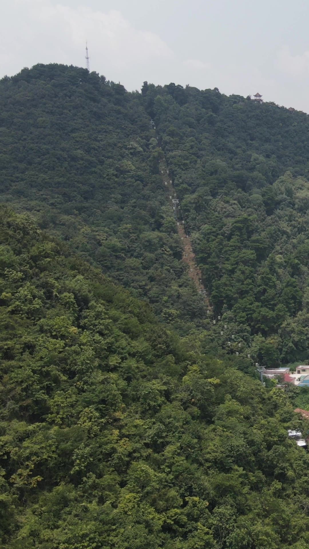 旅游景区贵阳黔灵山竖屏航拍