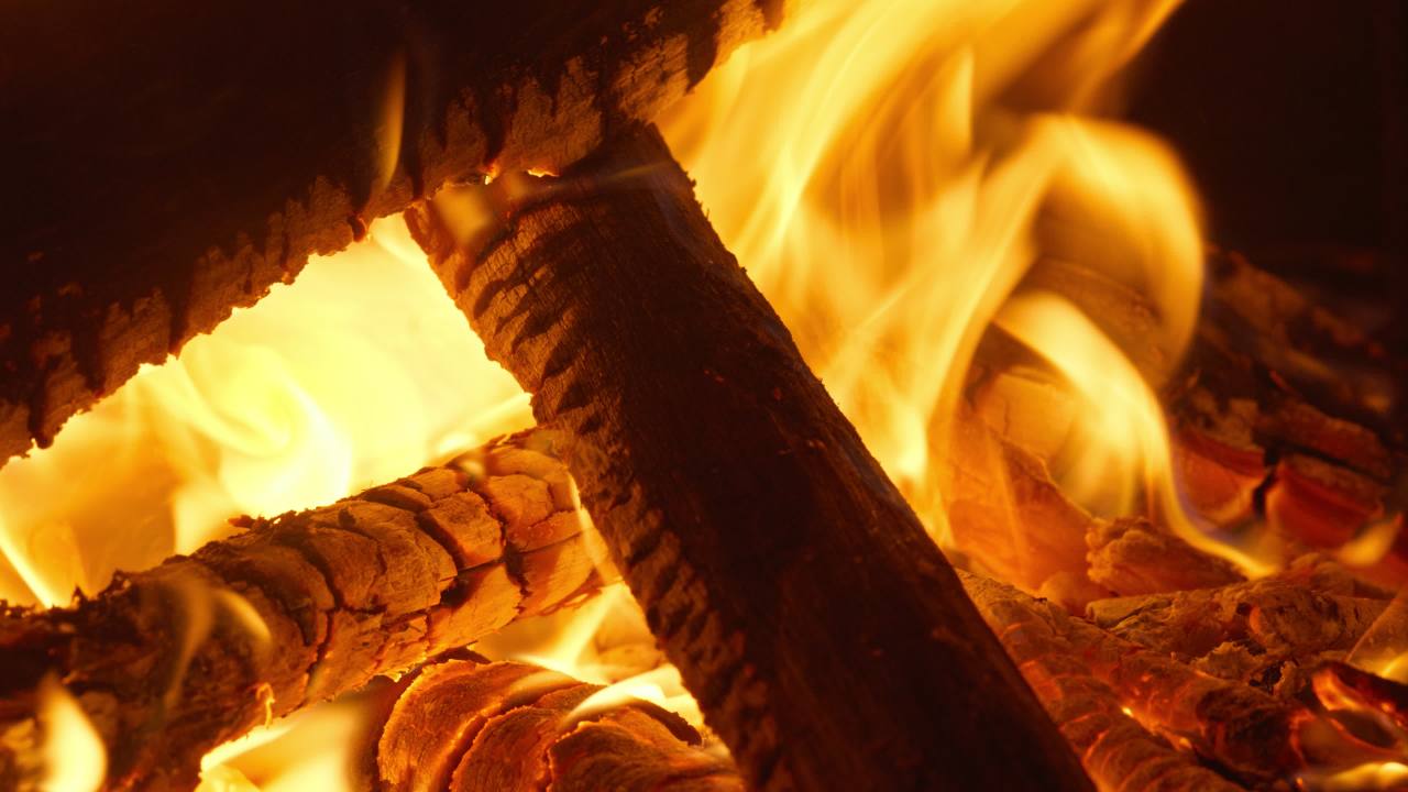 燃烧的木柴炭火 10
