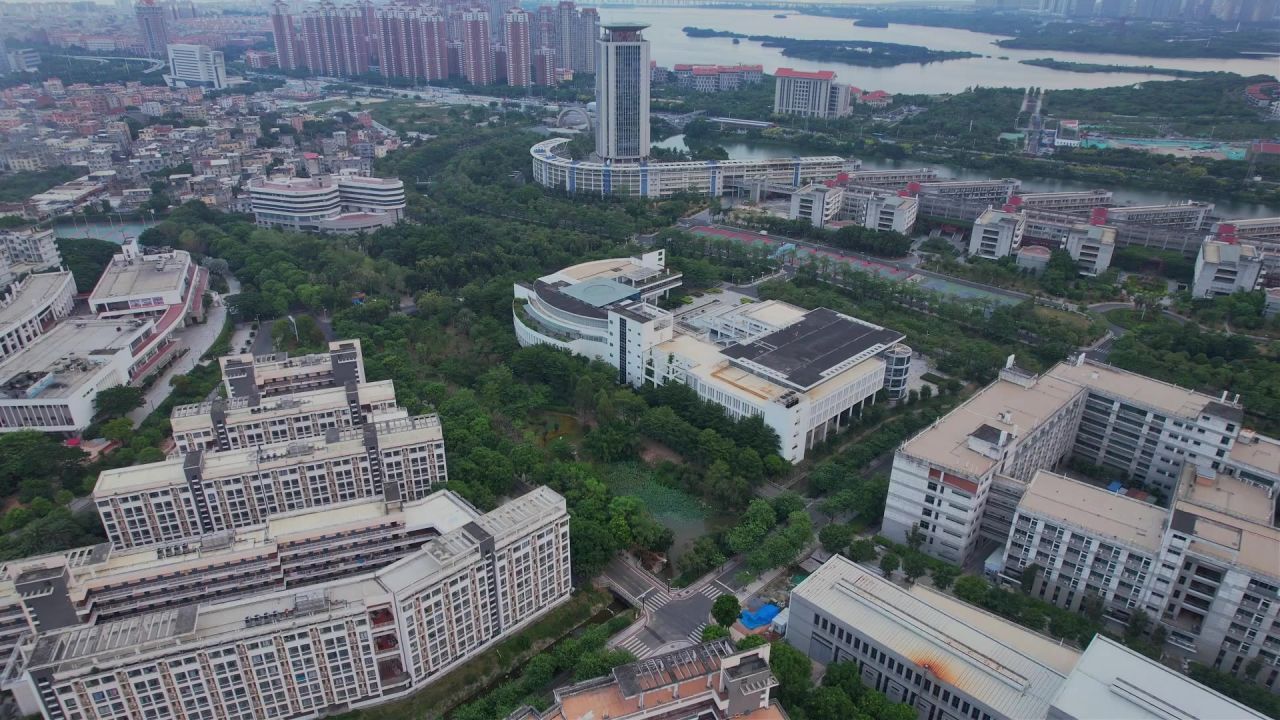 航拍厦门华侨大学 6