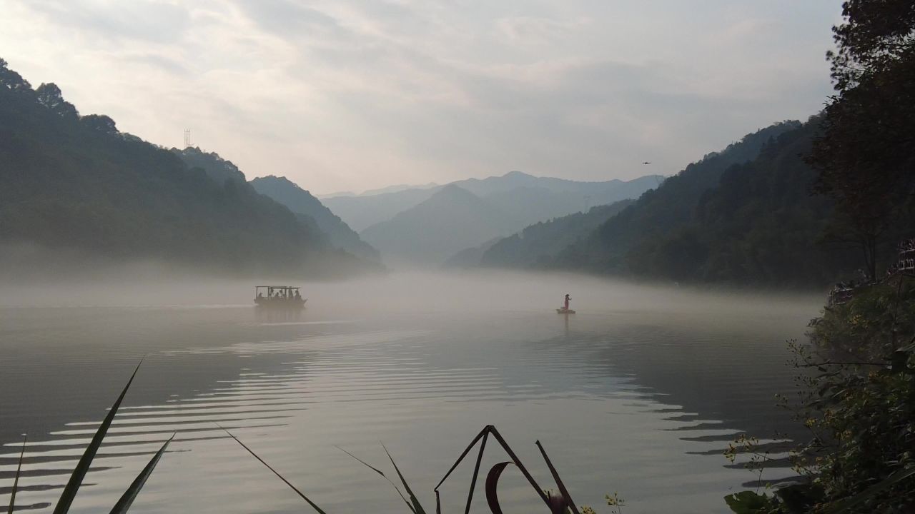 湖南郴州小东江清晨迷雾实拍 
