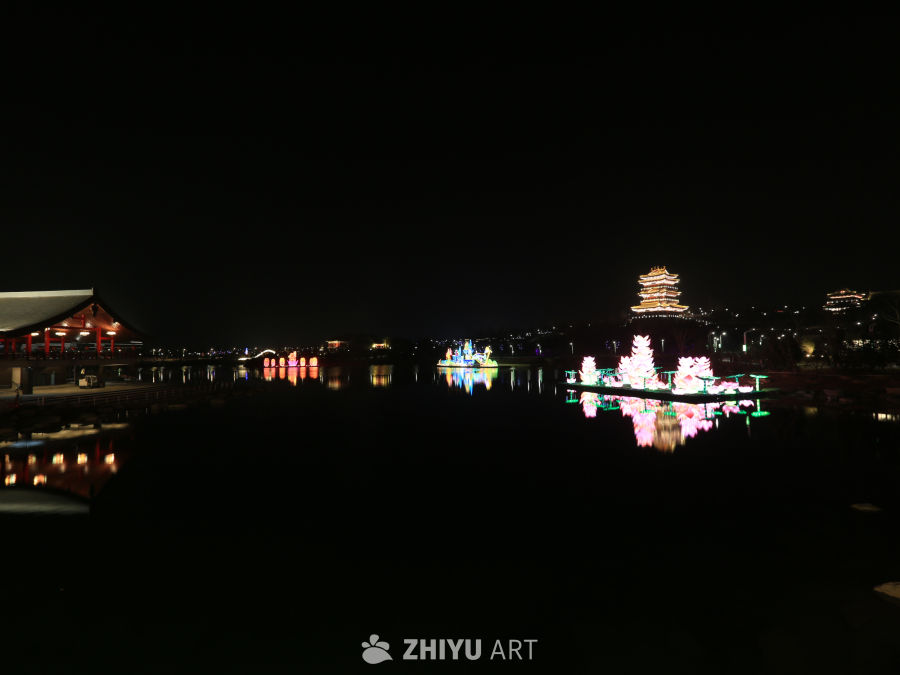 夜色中的灯火与倒影