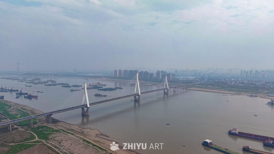 长江上的现代化大桥