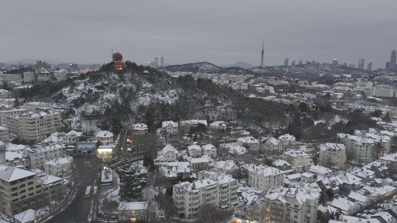 青岛老城区信号山海边雪景航拍 12