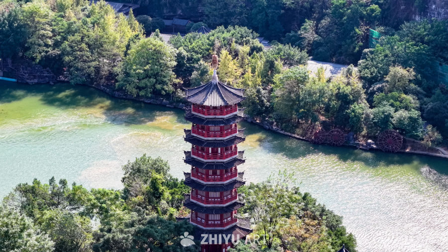 红塔湖畔的宁静时光
