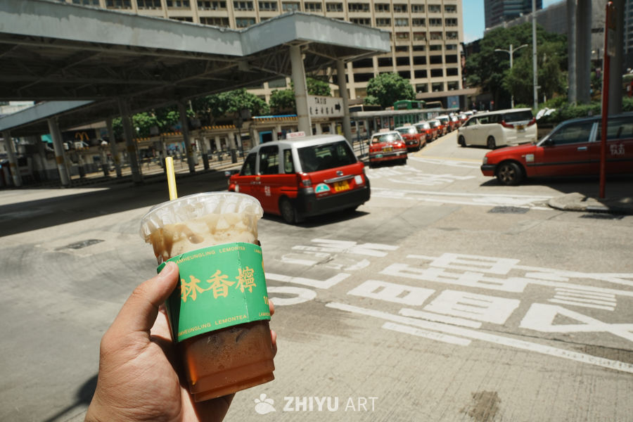 都市街头的悠闲一刻