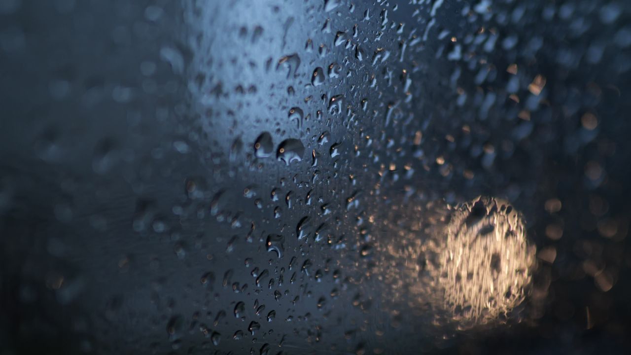 玻璃窗雨滴