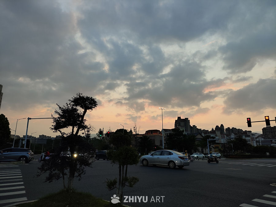 黄昏城市的宁静时光