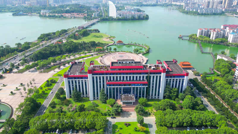 航拍湖北鄂州市人民政府大楼