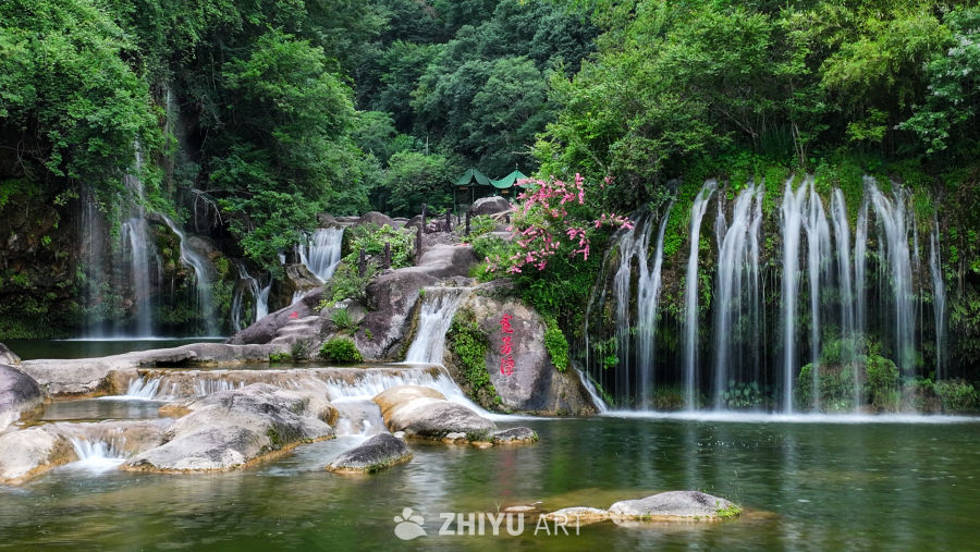 山间瀑布美景