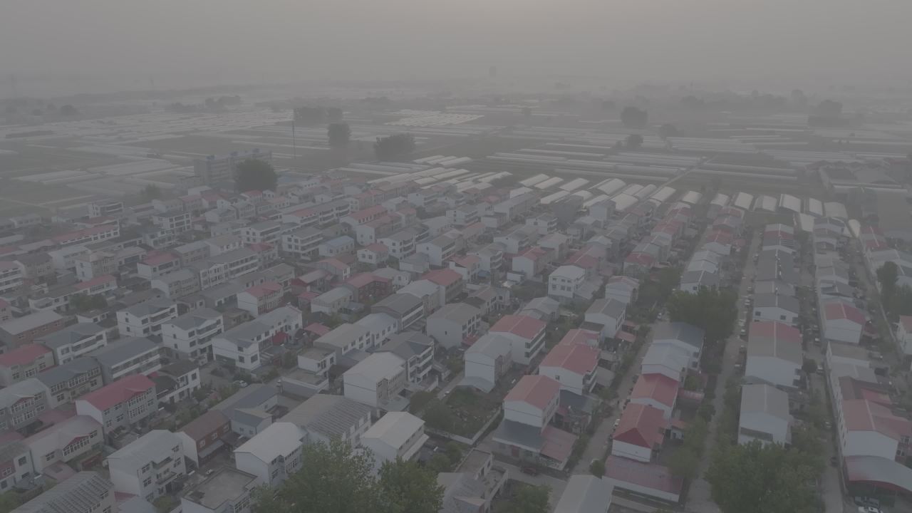 晨雾中的乡村