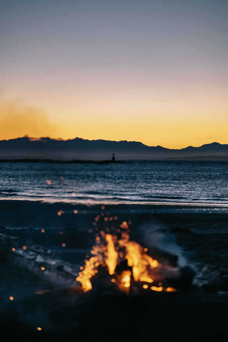 海边篝火