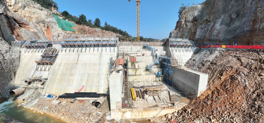 大坝施工现场全景