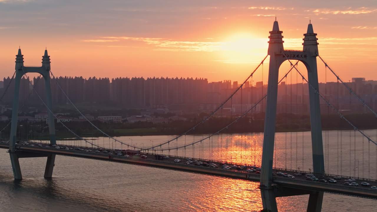 湖南长沙三汊矶大桥日落晚霞大气航拍
