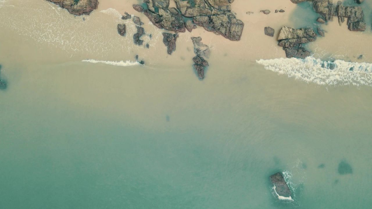 大海海浪沙滩礁石风景实拍