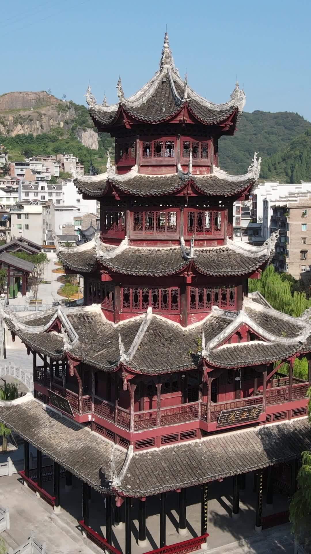 红顶古塔的宁静之美