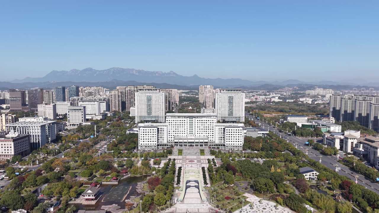 城市全景与自然风光