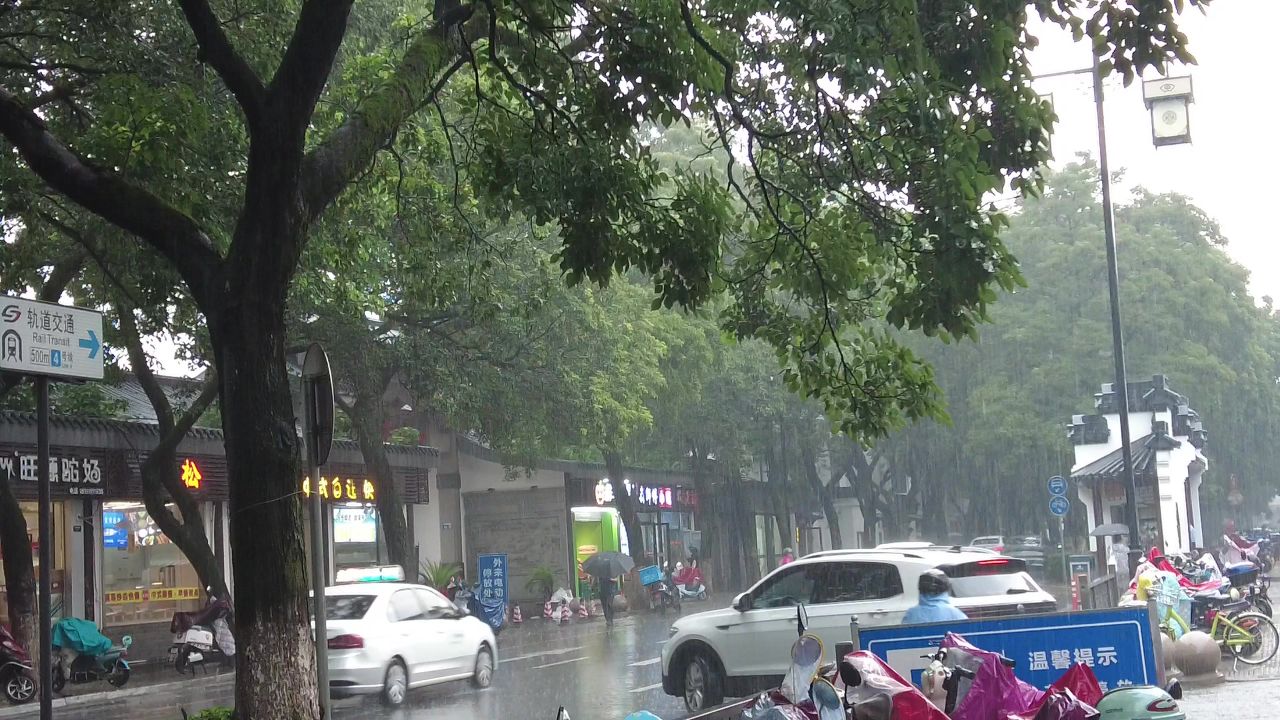 江苏苏州下雨素材实拍
