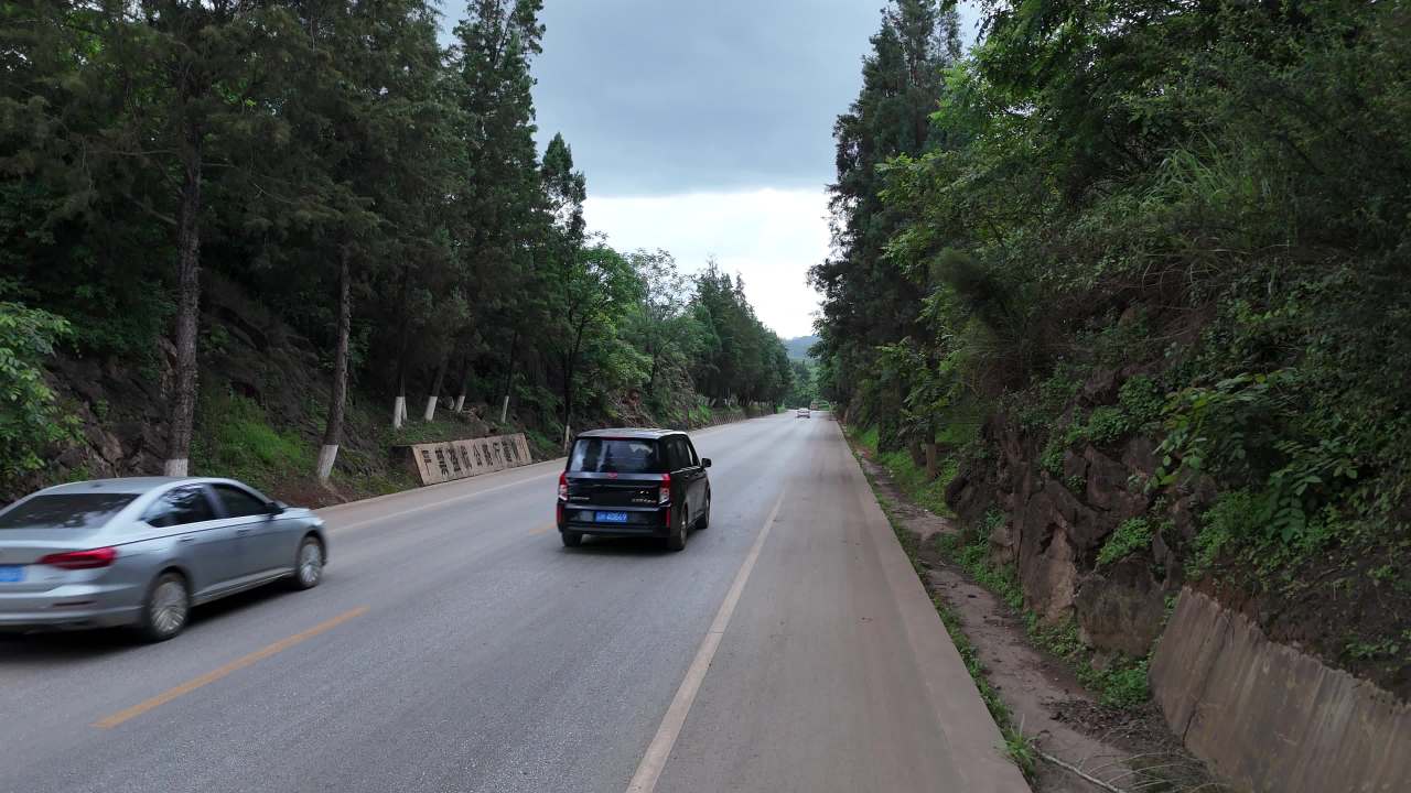 山间公路行