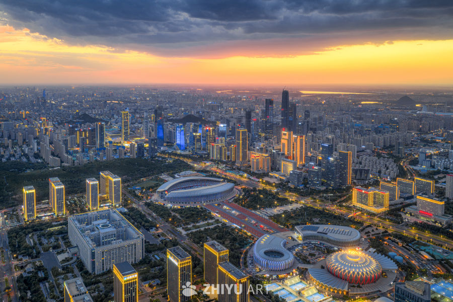 日落下的现代都市