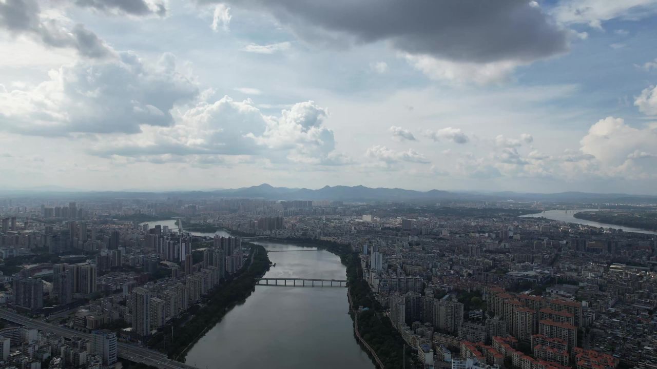 江西赣州城市蓝天白云城市大景全景航拍 
