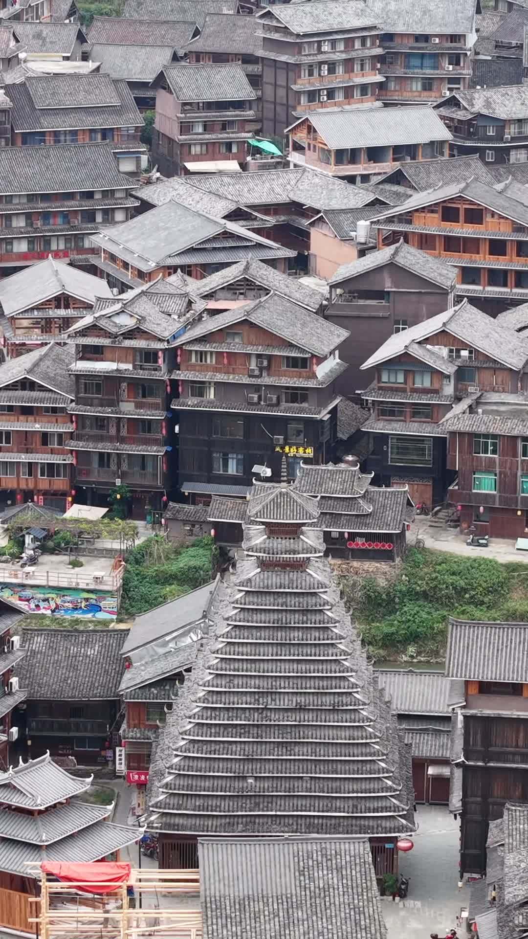 竖版航拍侗族特色建筑程阳八寨风景 (9)