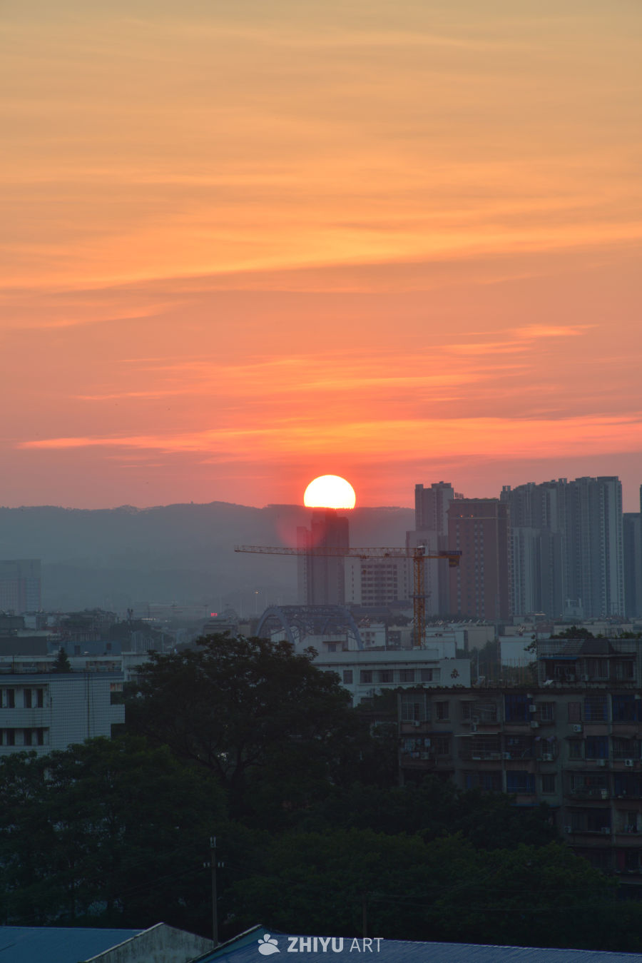 城市日落的宁静时刻