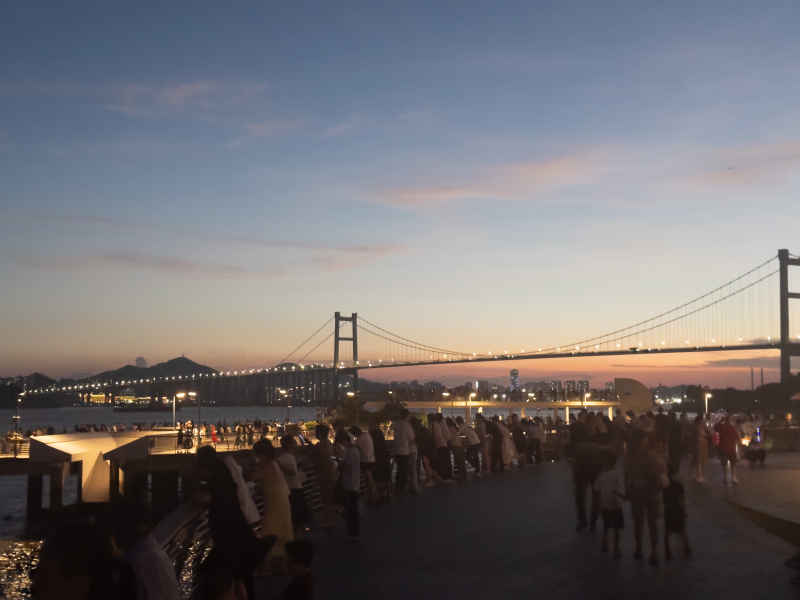 落日余桥