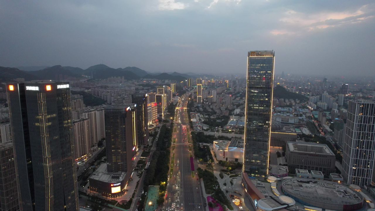 山东城市夜幕降临夜景灯光济南经十路商务中心金融中心航拍 