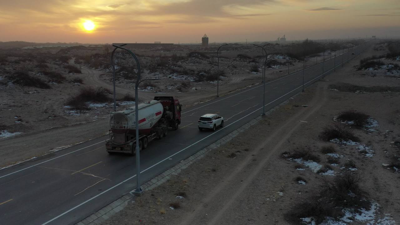 公路日落