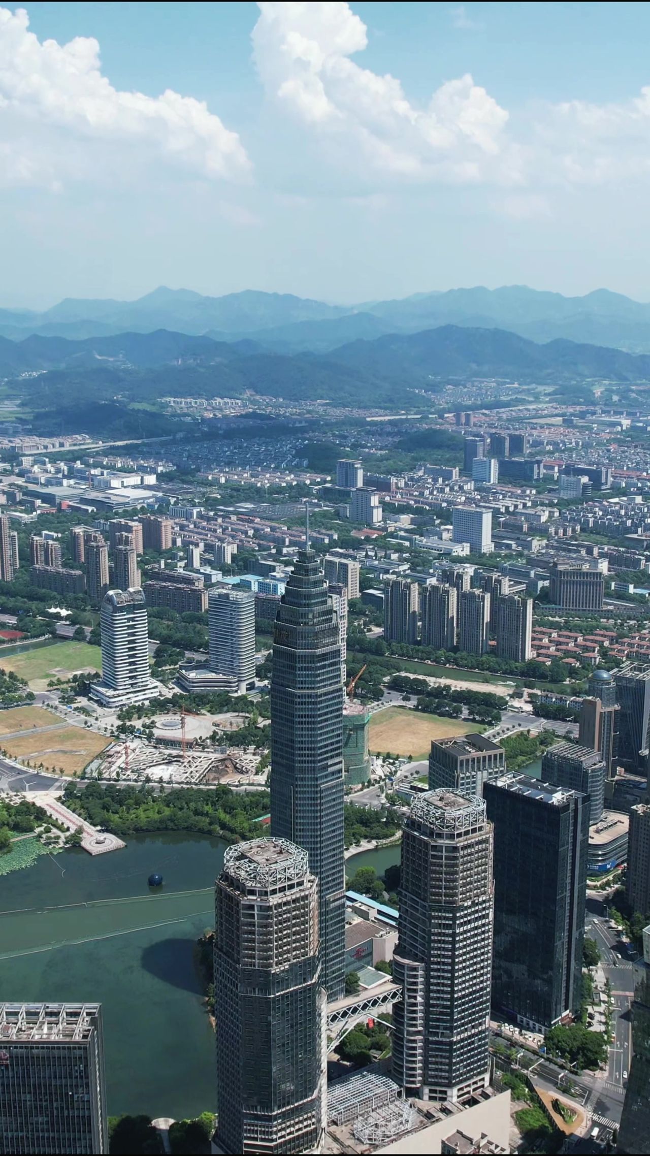  浙江绍兴世贸金融中心竖屏航拍