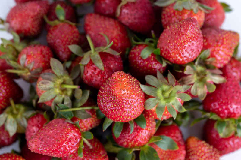 新鲜草莓水果实拍 4