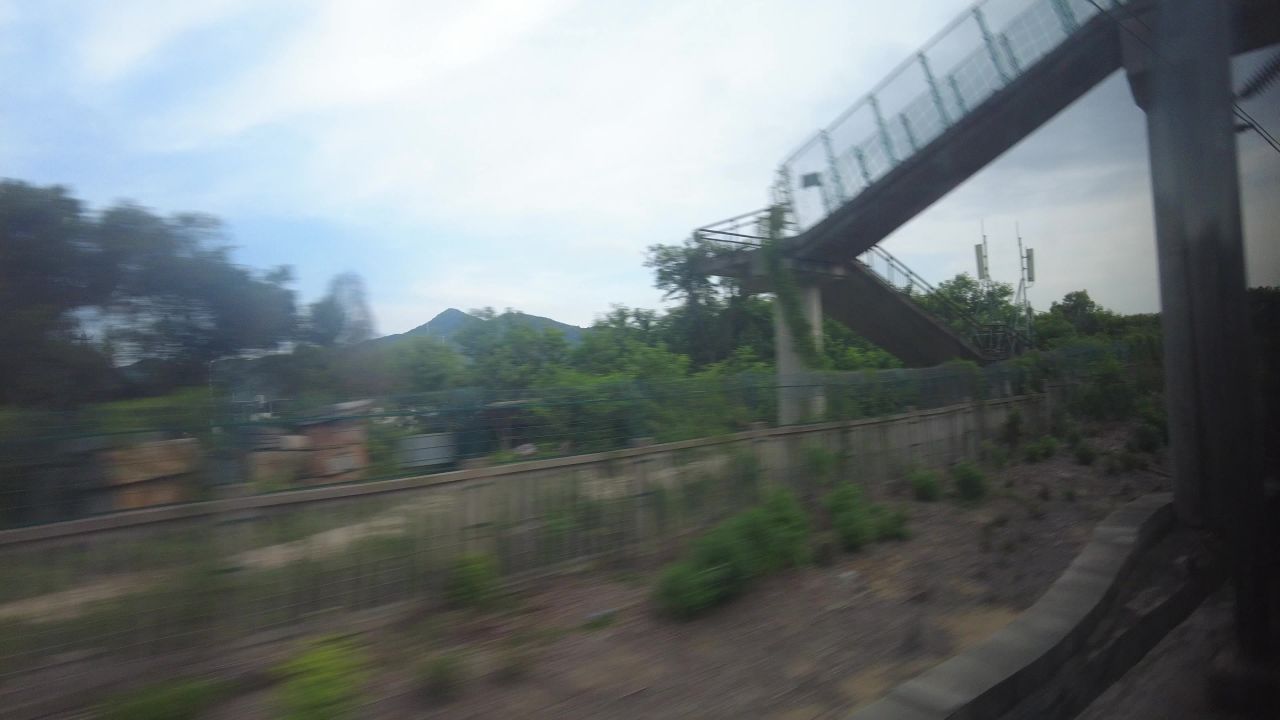 旅途高铁窗外风景一闪而过实拍  