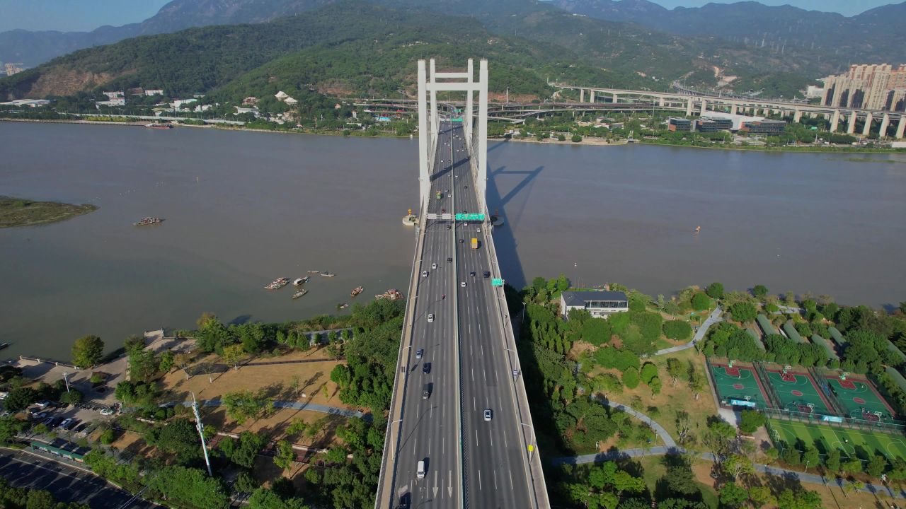 航拍福州魁浦大桥建筑风光 3