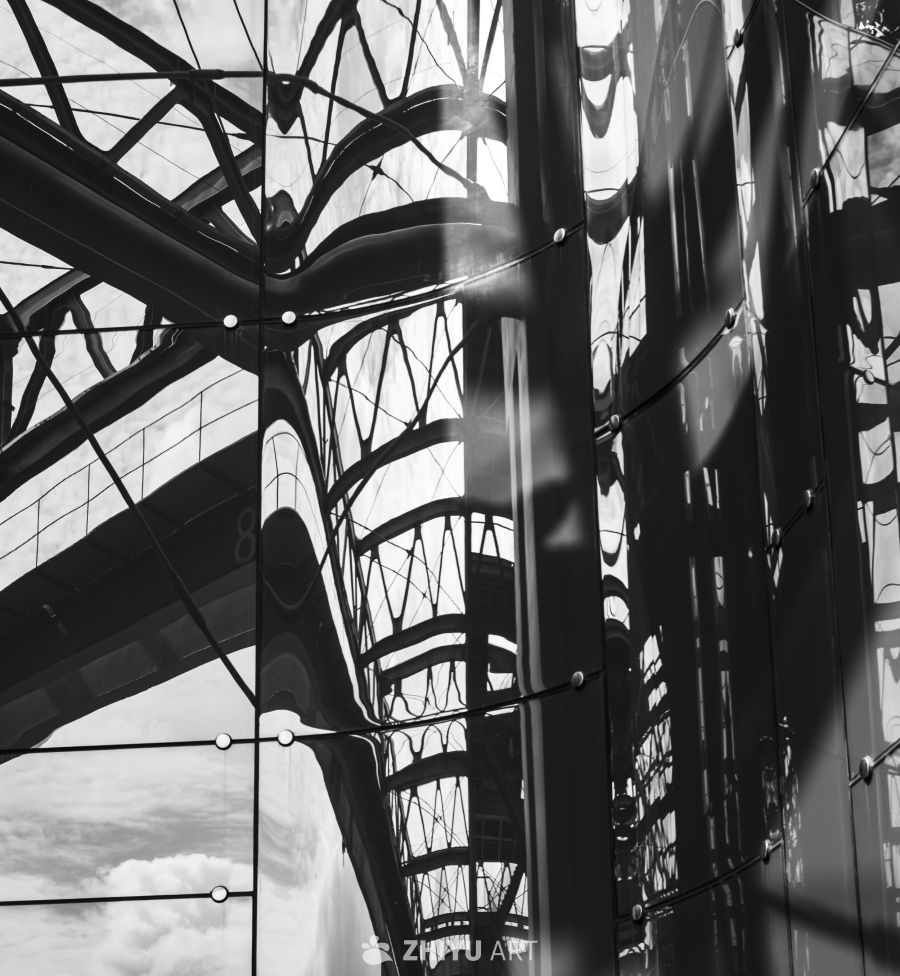 现代建筑的光影交错