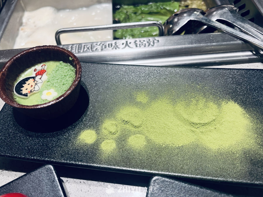 抹茶火锅与卡通小人