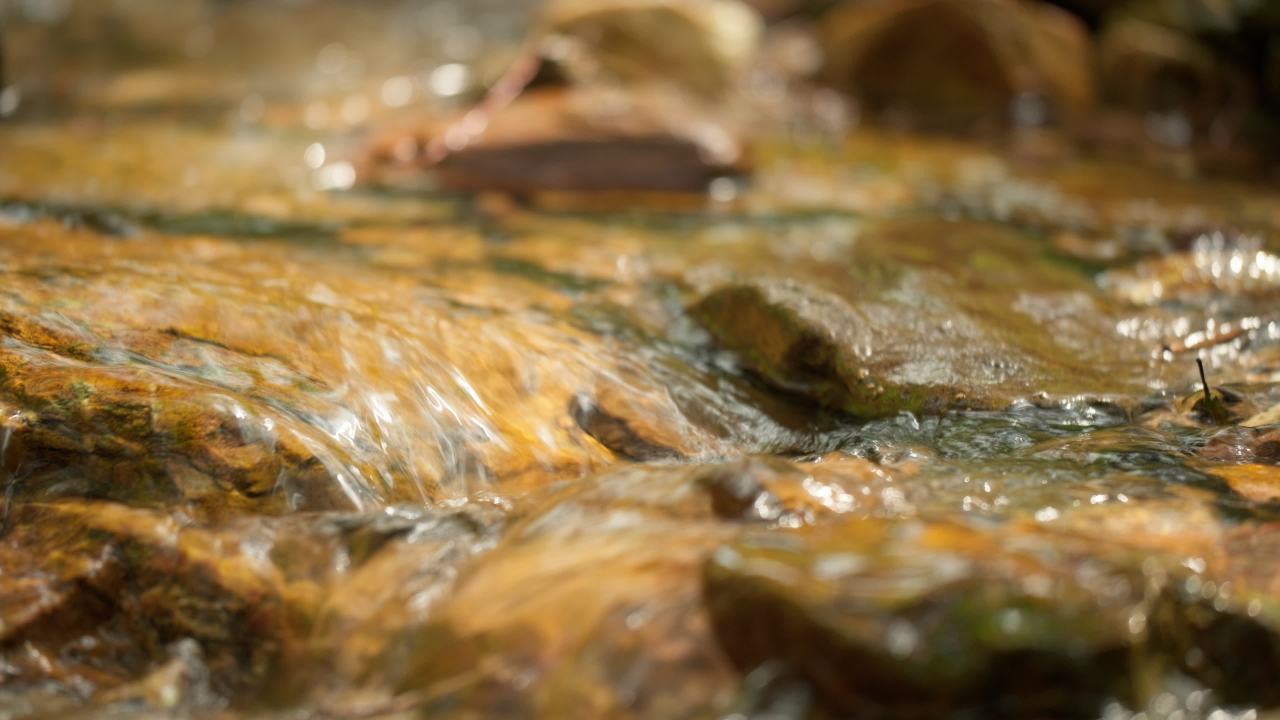 山泉水矿泉水潺潺小溪流水瀑布 44