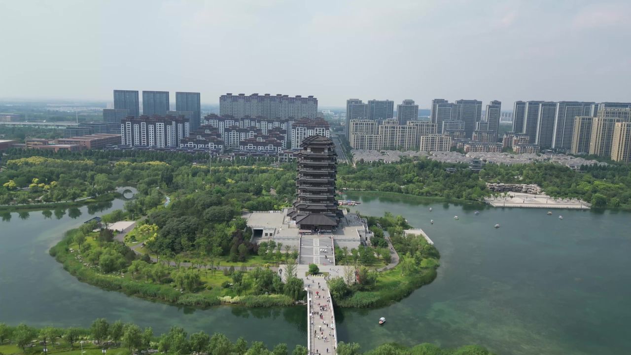 航拍山东淄博齐盛湖公园海岱楼