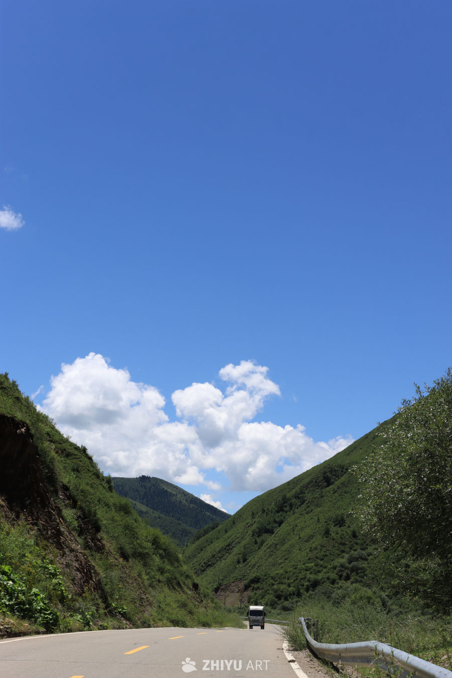 山间公路的宁静之旅