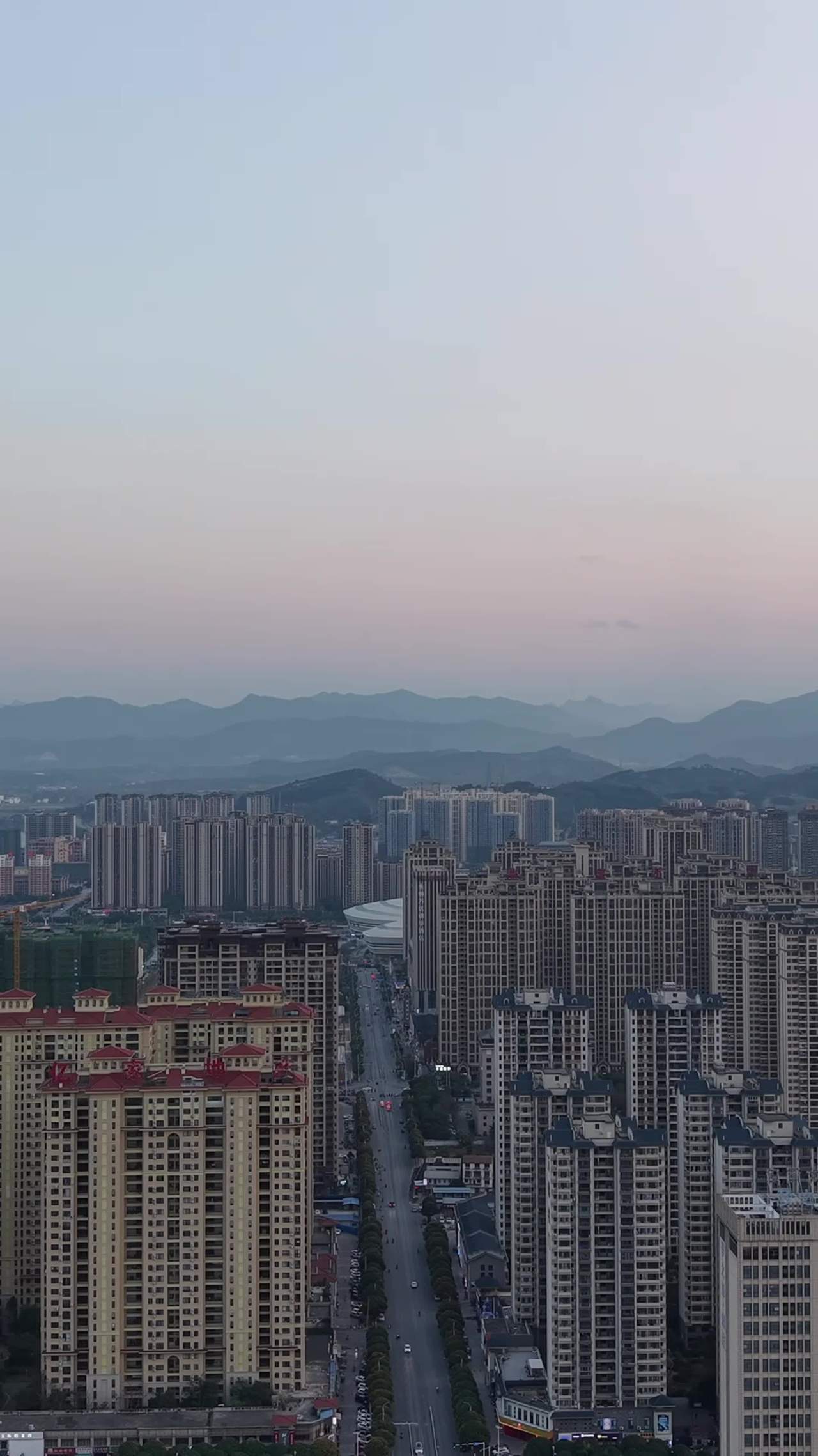 城市黄昏的静谧时光