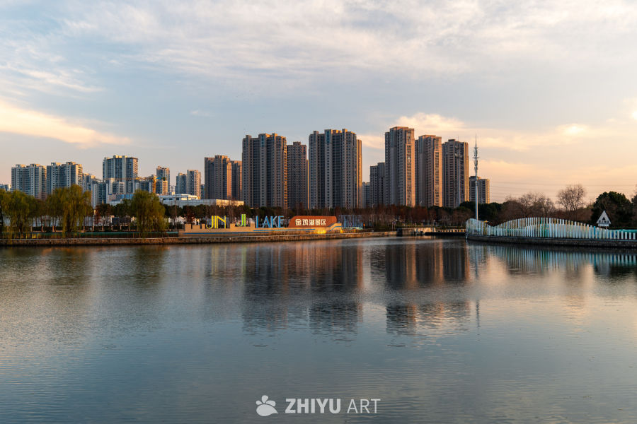 金鸡湖畔的城市黄昏