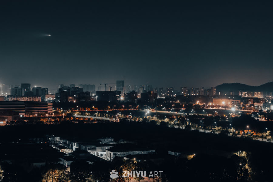 夜幕下的城市灯火