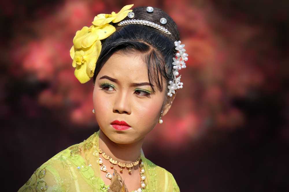 亚洲缅甸人女子