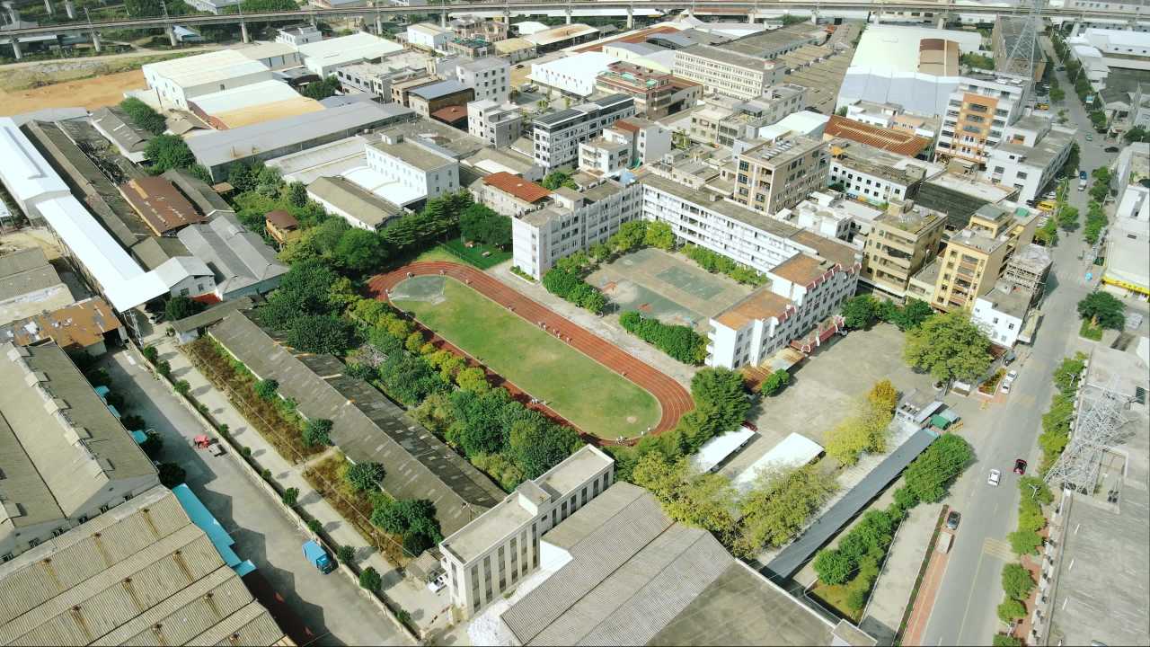 航拍学生跑步 学校
