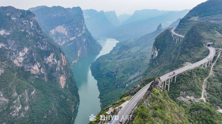 航拍山区公路  贵州关兴公路 16