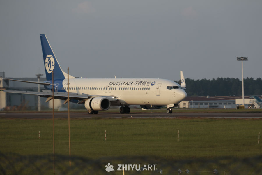 江西航空飞机准备起飞